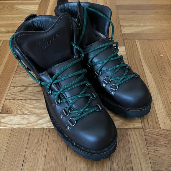 Danner Shoes - Danner Women’s Mountain Light II 5” Hiking Boots